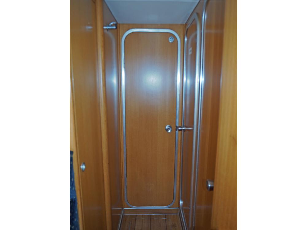 Cabin en avant, H&eacute;bergements